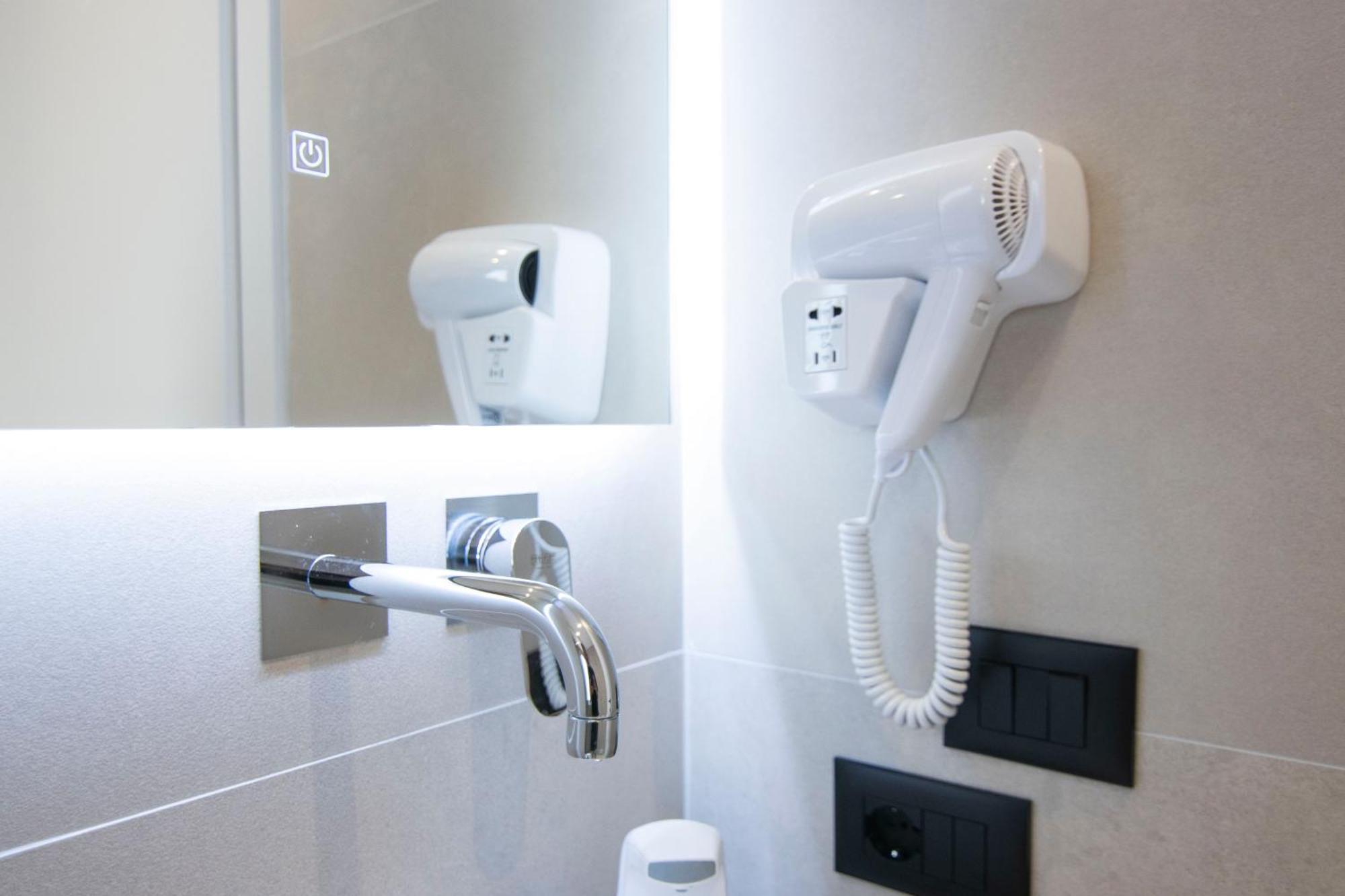 Mina Luxury Rooms Tirana Esterno foto