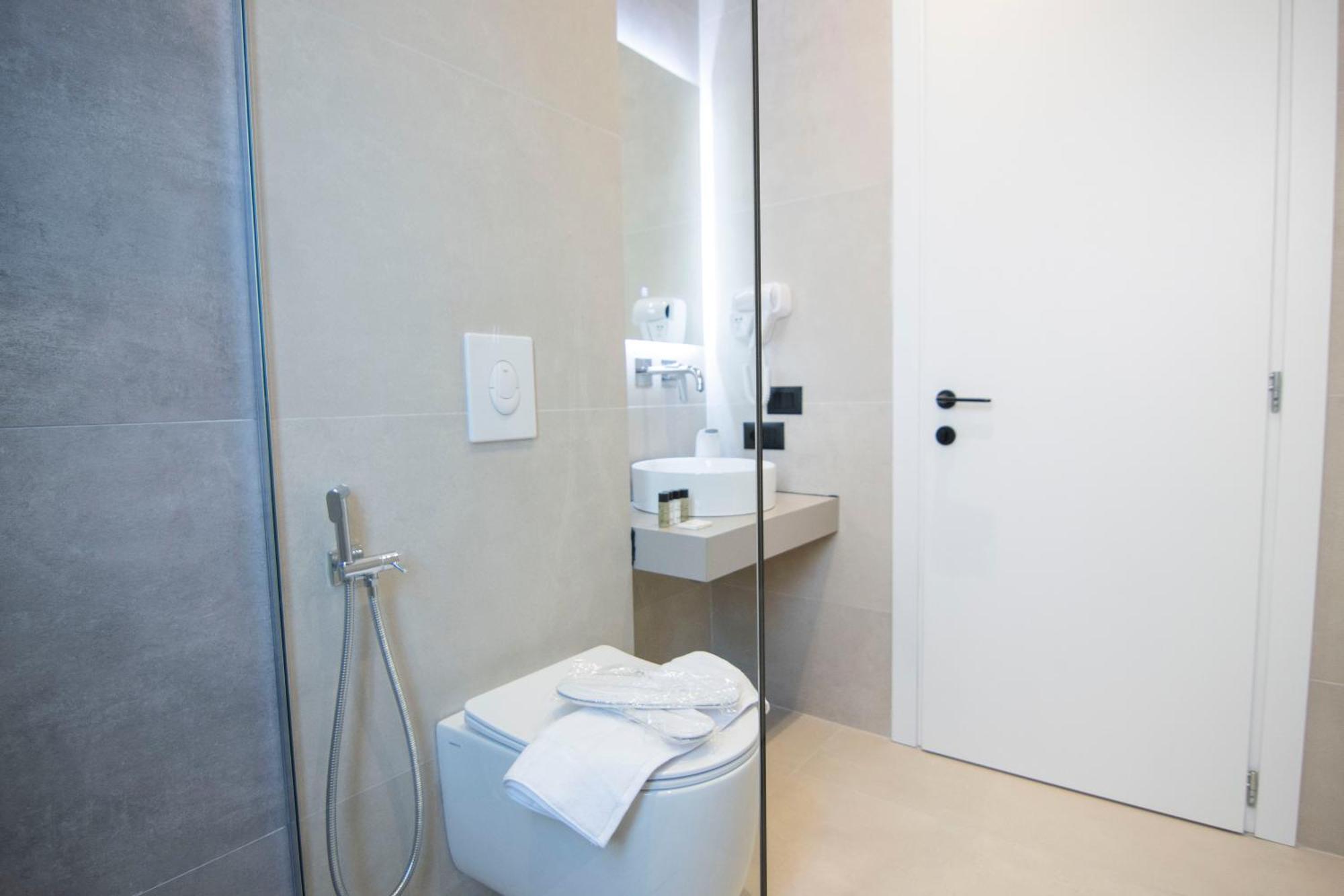 Mina Luxury Rooms Tirana Esterno foto