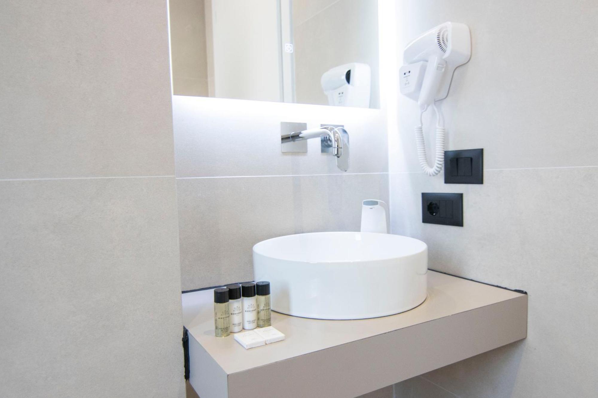 Mina Luxury Rooms Tirana Esterno foto