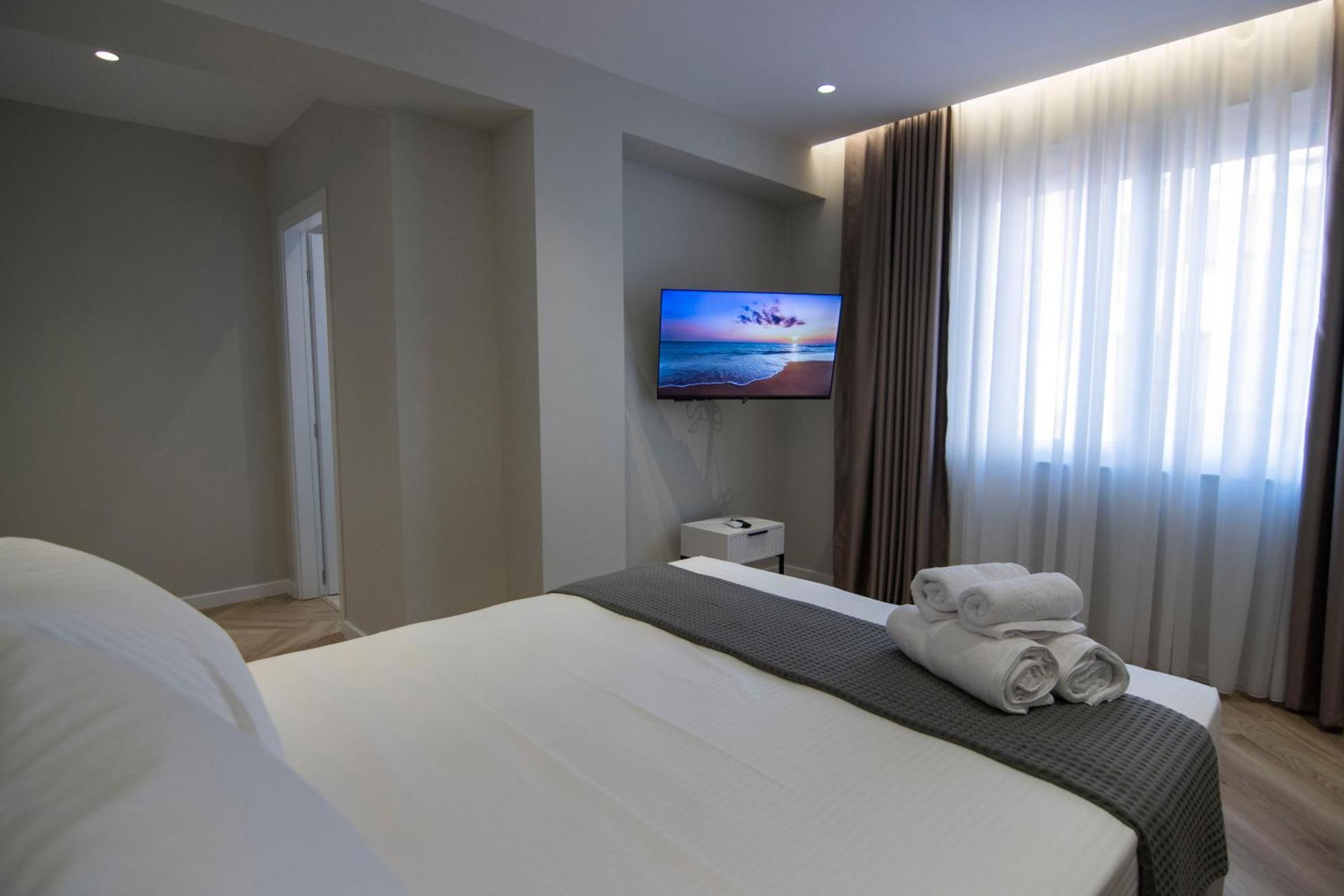 Mina Luxury Rooms Tirana Esterno foto