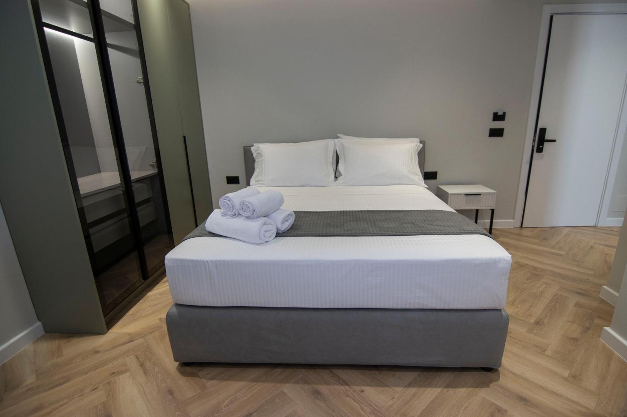 Mina Luxury Rooms Tirana Esterno foto