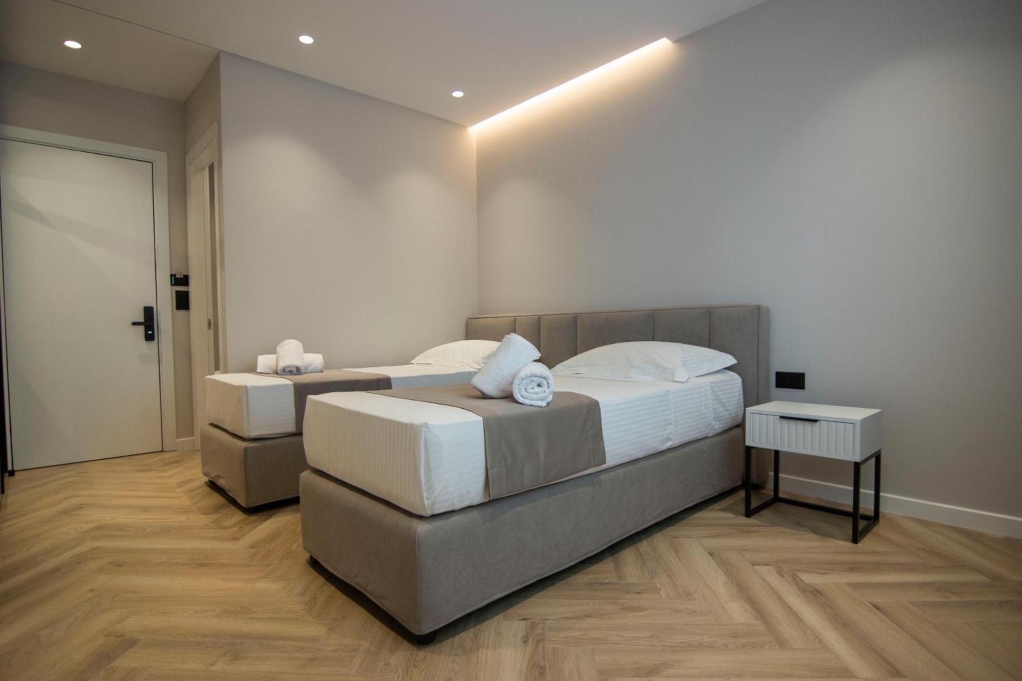 Mina Luxury Rooms Tirana Esterno foto