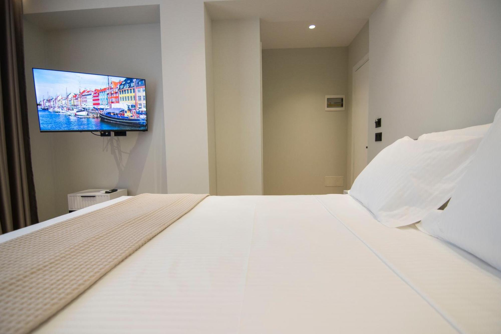 Mina Luxury Rooms Tirana Esterno foto
