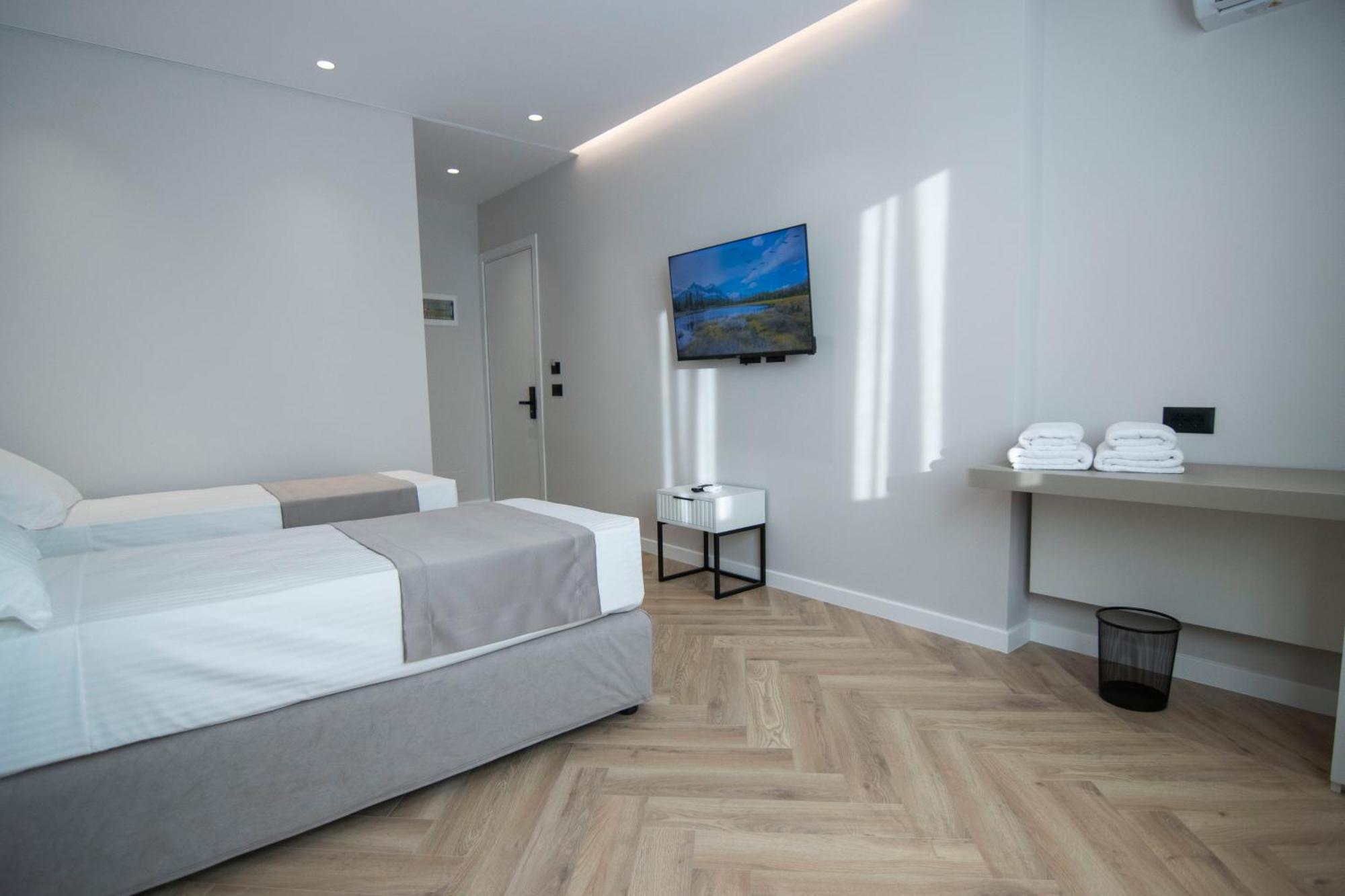 Mina Luxury Rooms Tirana Esterno foto