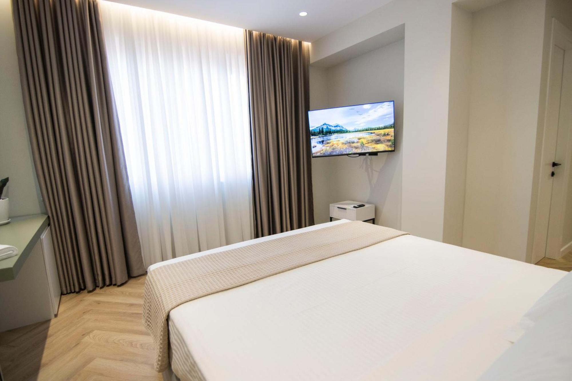 Mina Luxury Rooms Tirana Esterno foto