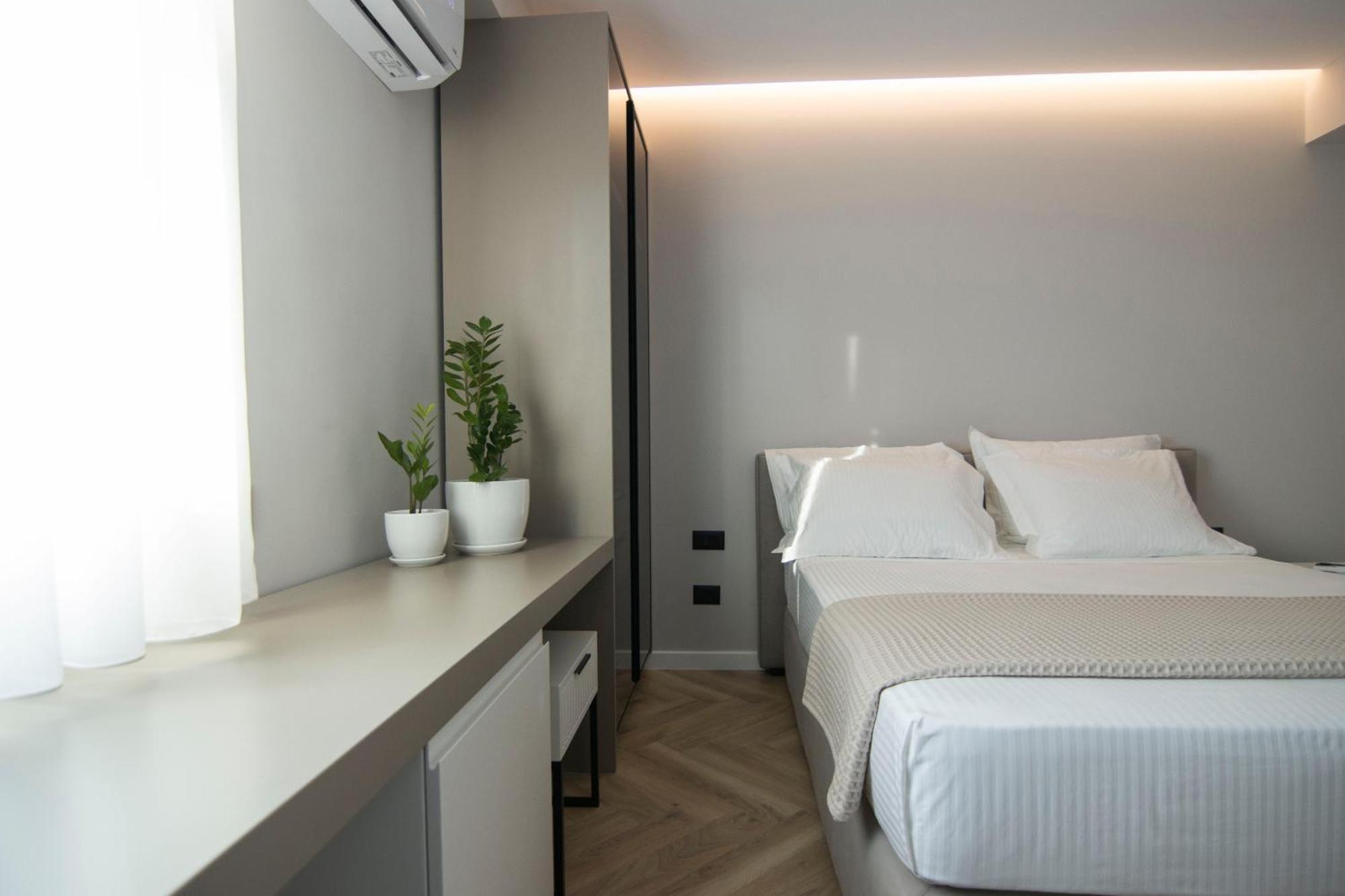 Mina Luxury Rooms Tirana Esterno foto