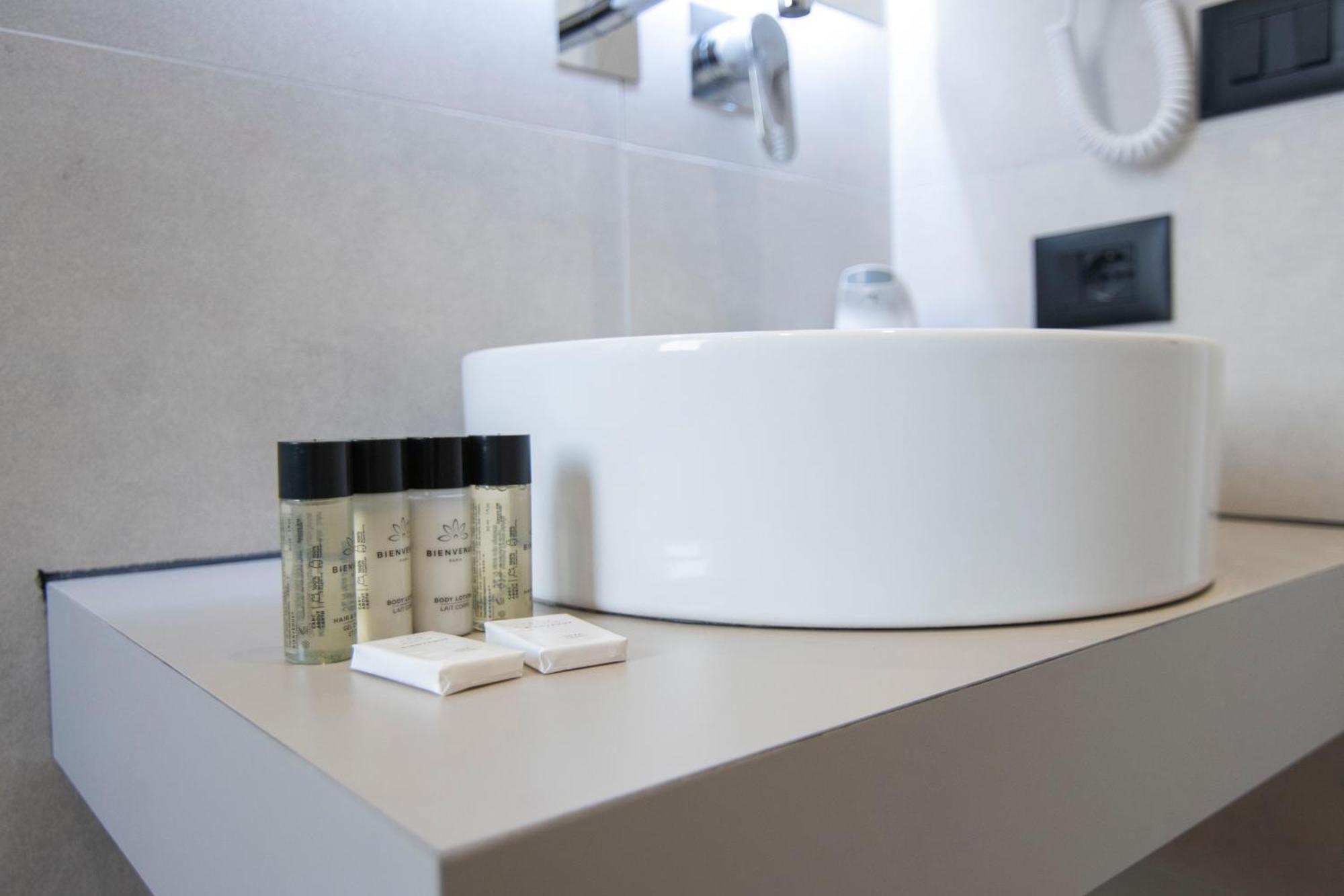 Mina Luxury Rooms Tirana Esterno foto