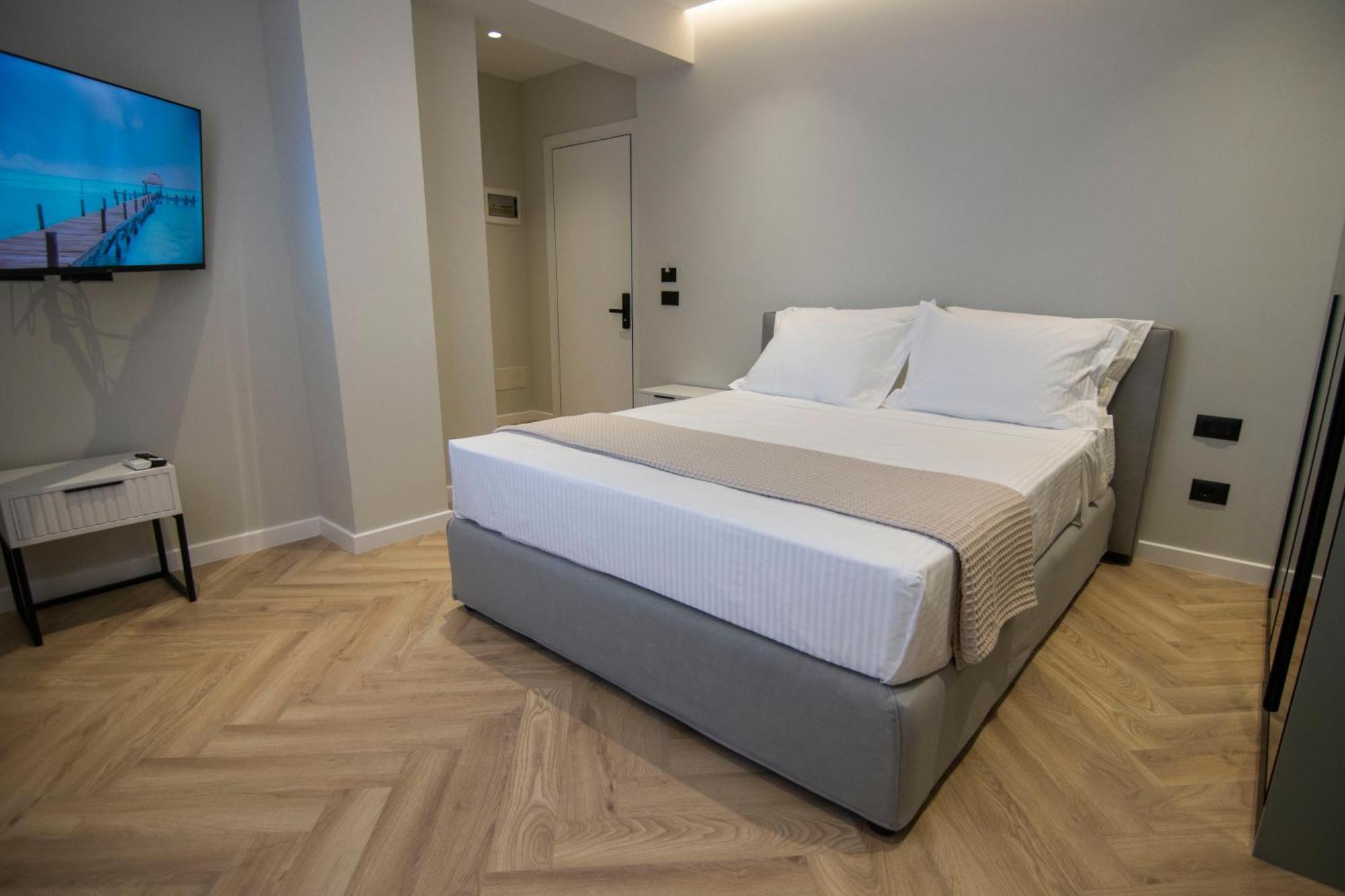 Mina Luxury Rooms Tirana Esterno foto
