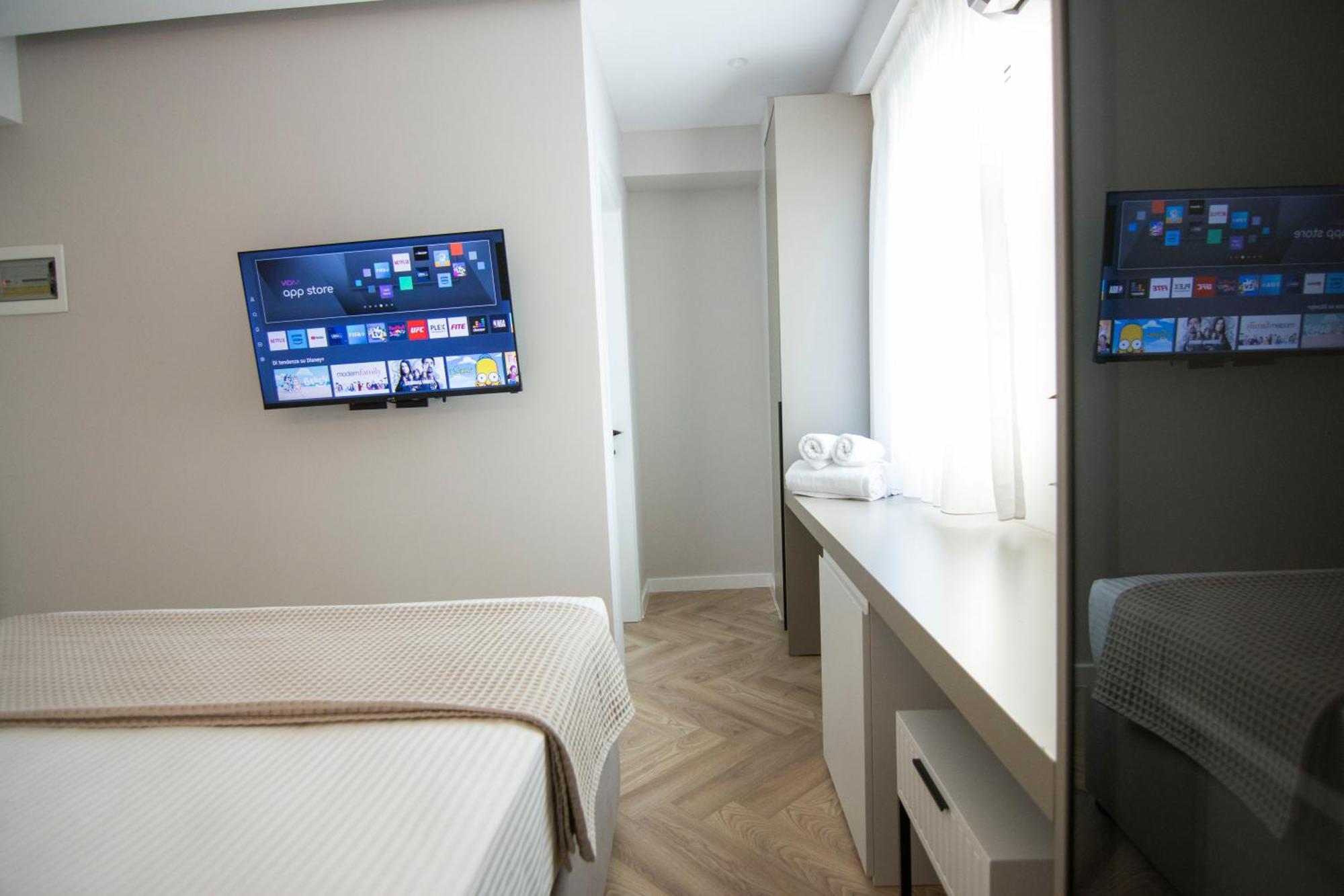 Mina Luxury Rooms Tirana Esterno foto