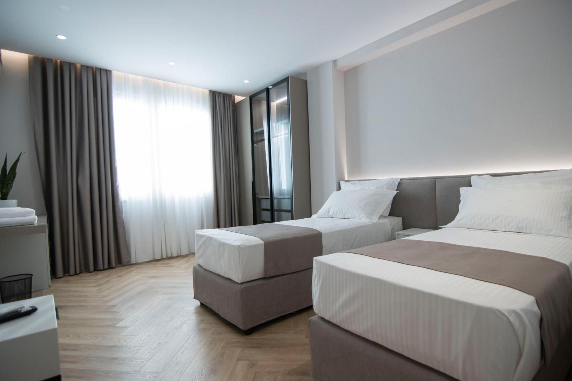 Mina Luxury Rooms Tirana Esterno foto
