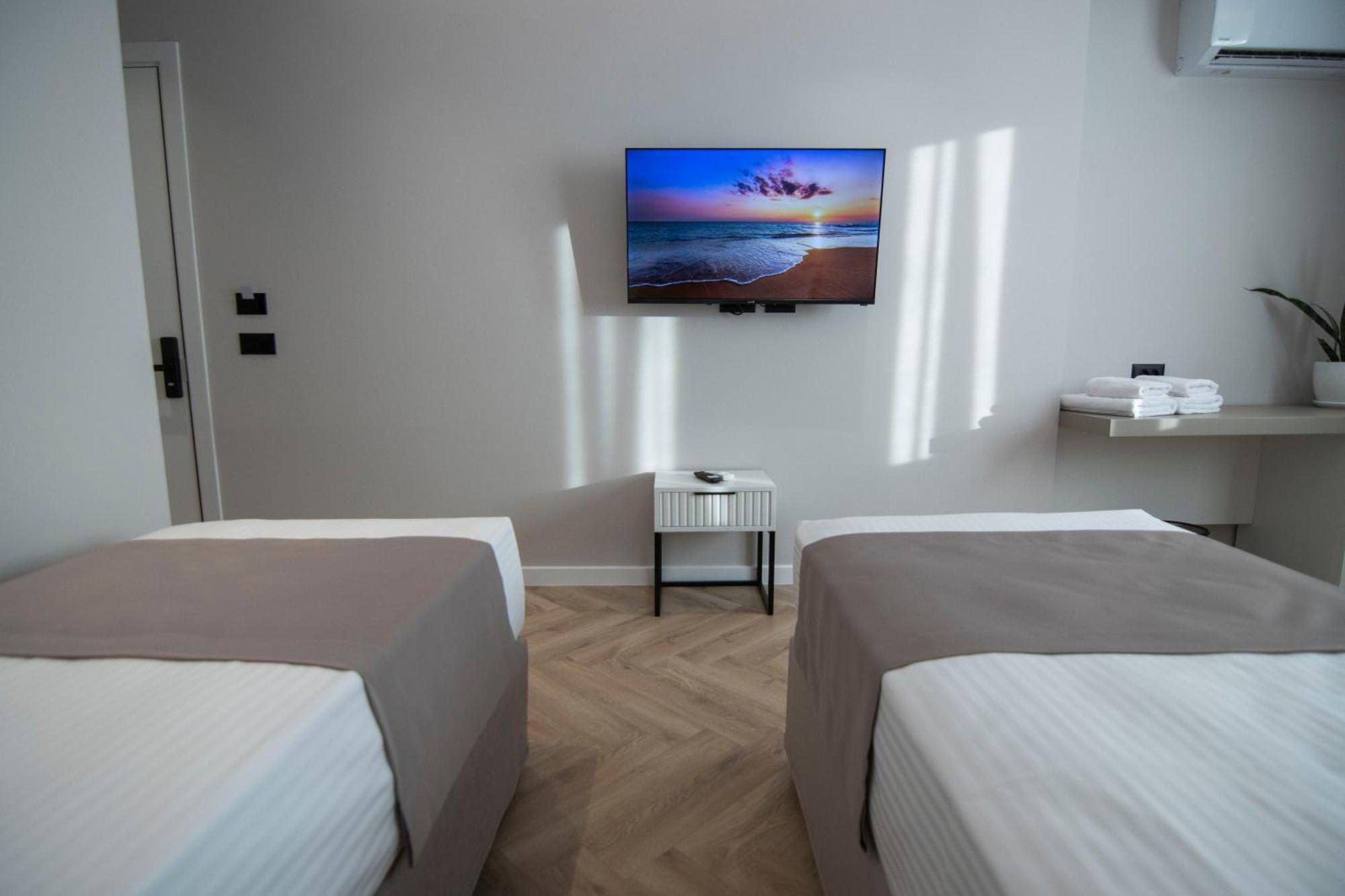 Mina Luxury Rooms Tirana Esterno foto