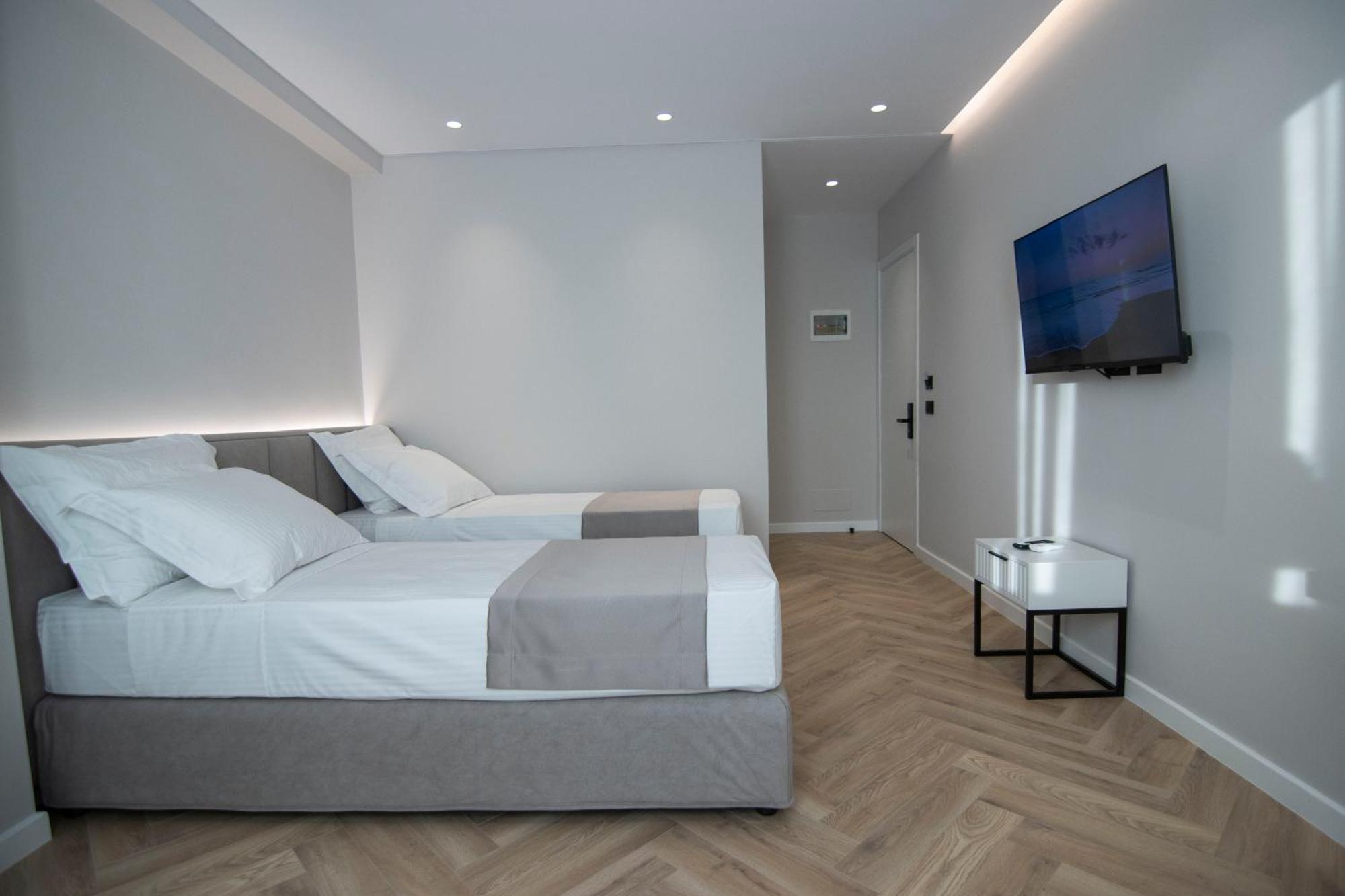 Mina Luxury Rooms Tirana Esterno foto