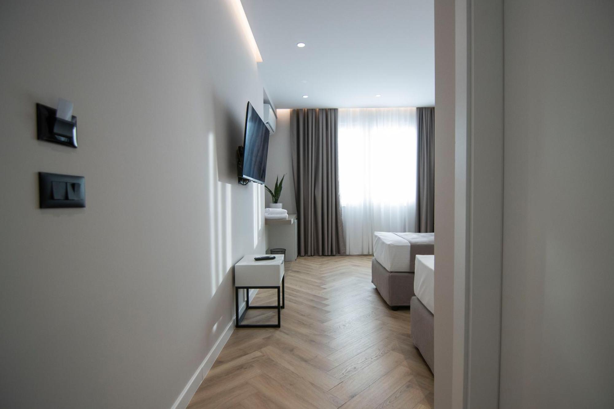 Mina Luxury Rooms Tirana Esterno foto