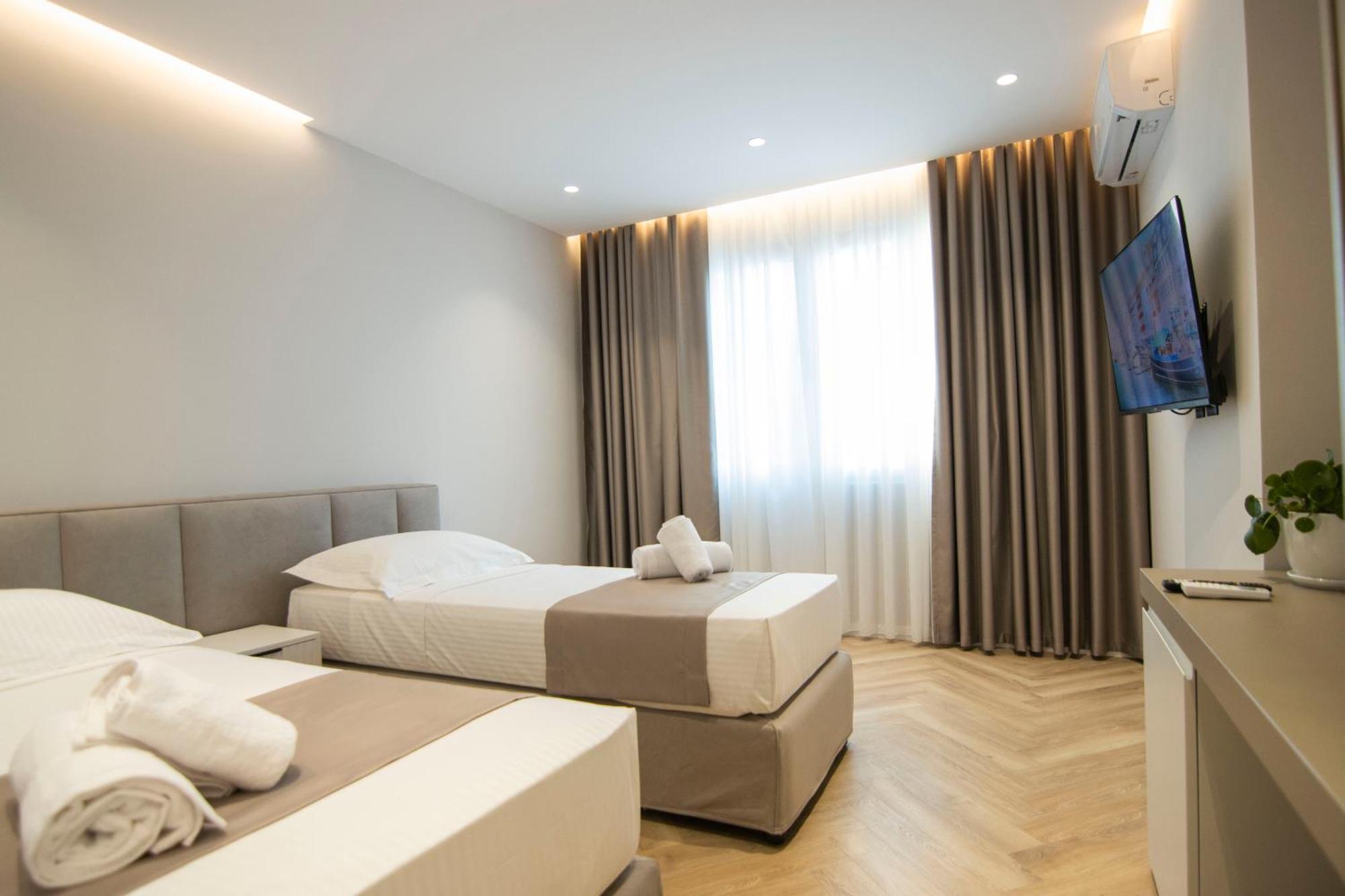 Mina Luxury Rooms Tirana Esterno foto