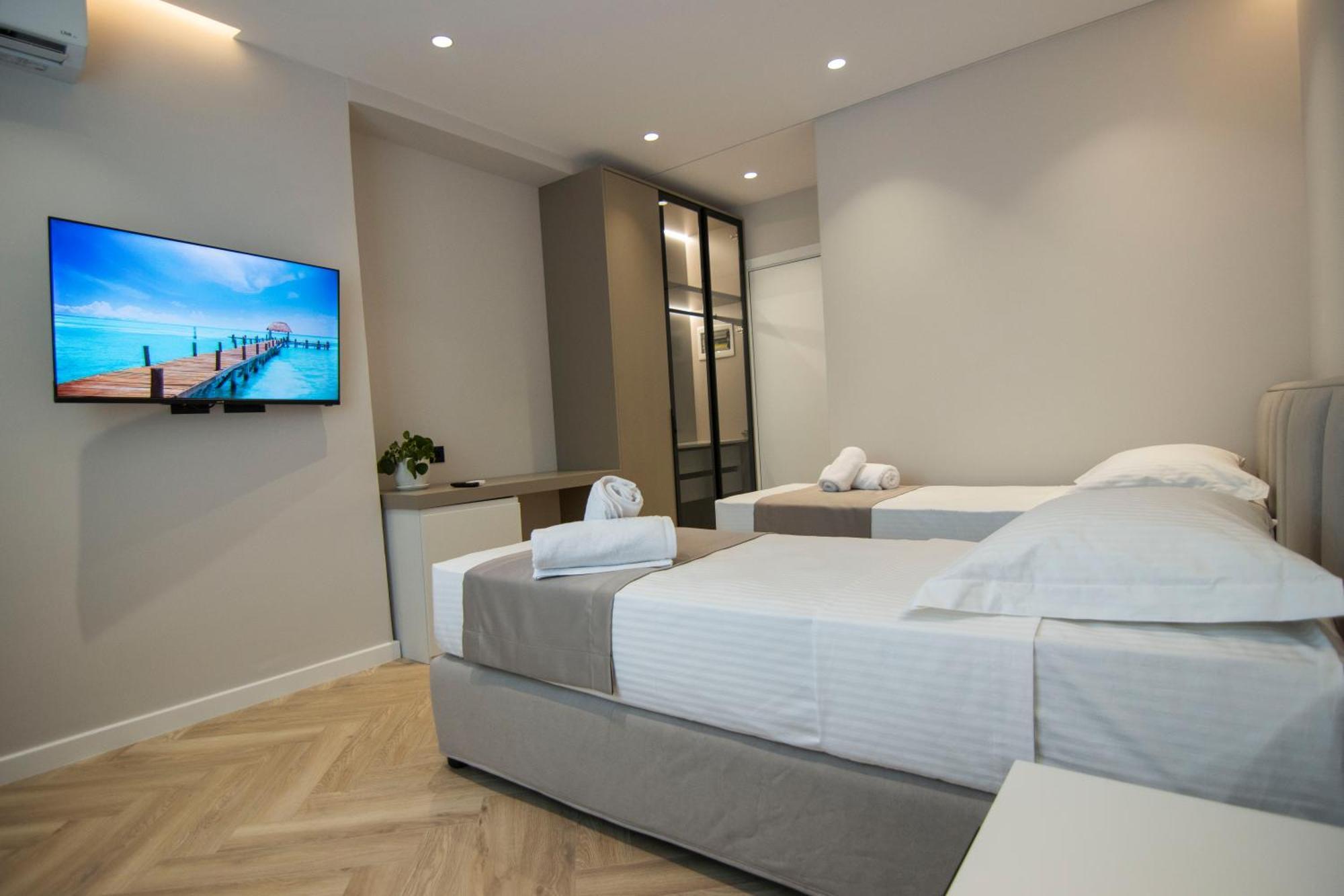 Mina Luxury Rooms Tirana Esterno foto