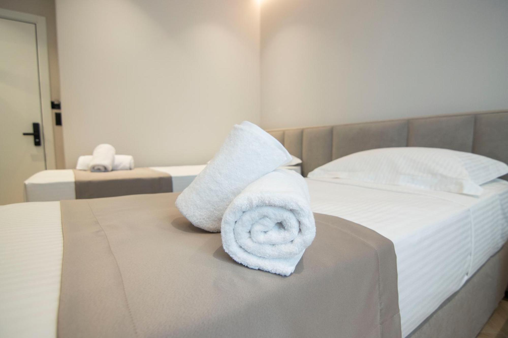 Mina Luxury Rooms Tirana Esterno foto