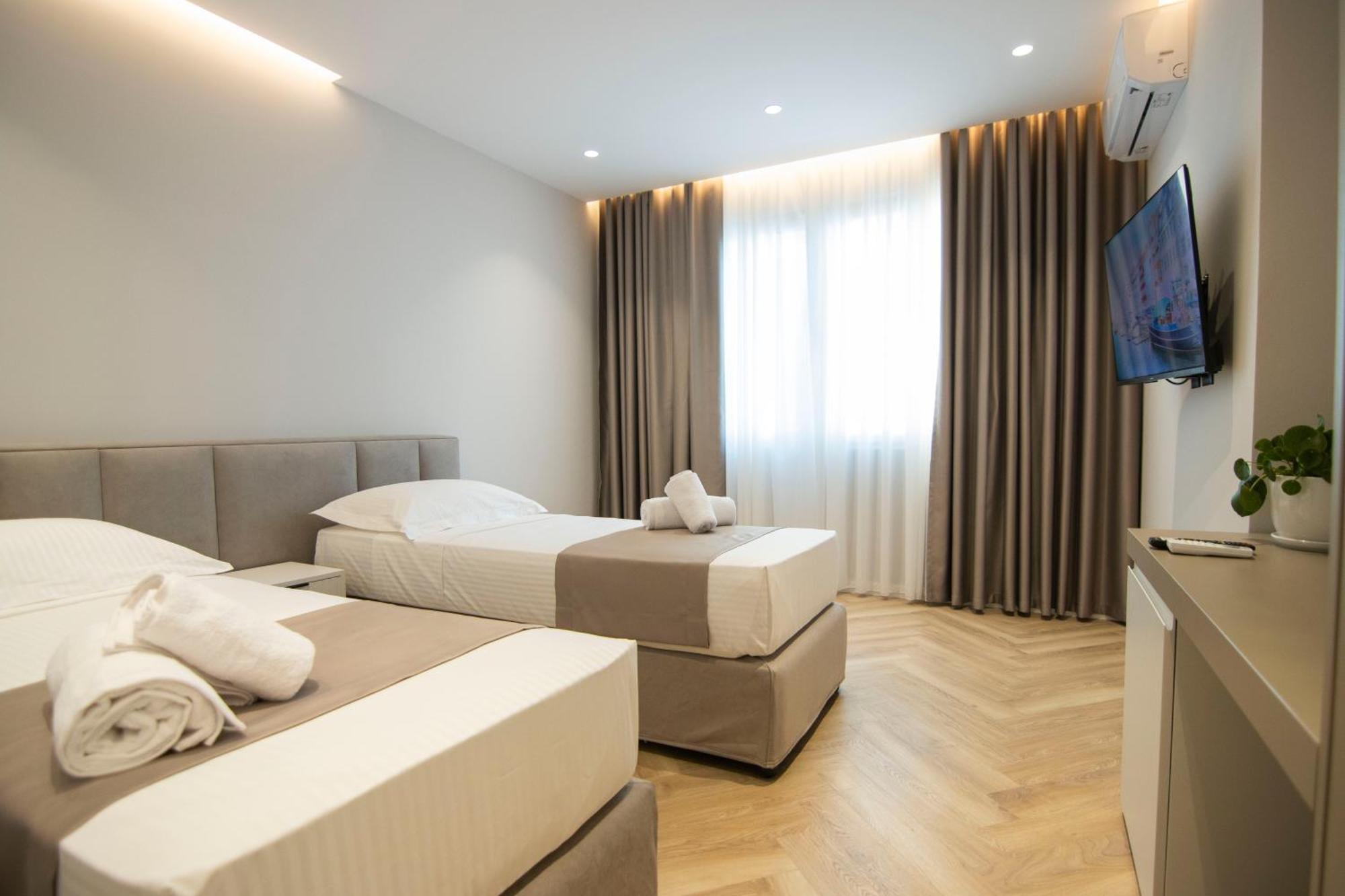 Mina Luxury Rooms Tirana Esterno foto