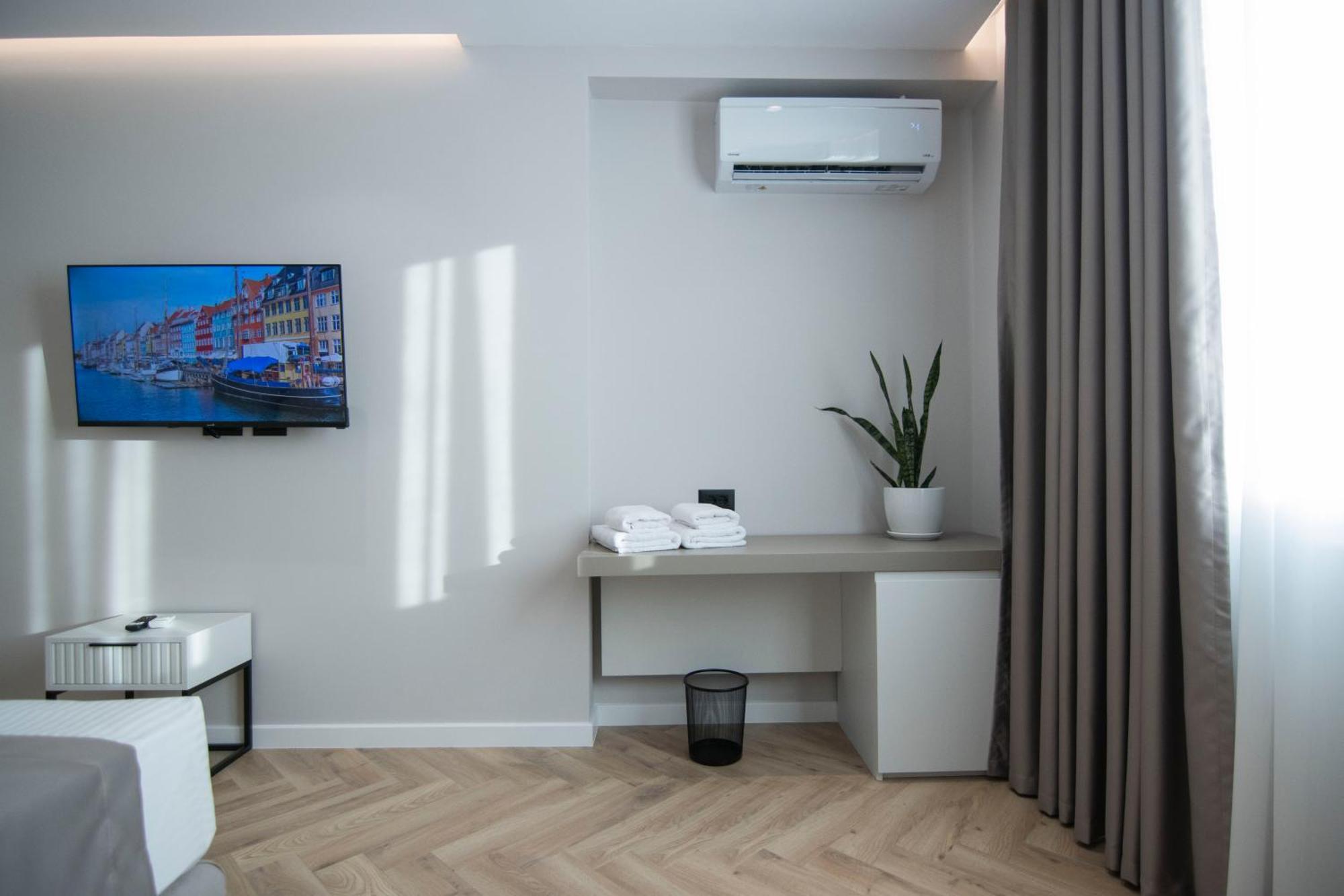 Mina Luxury Rooms Tirana Esterno foto