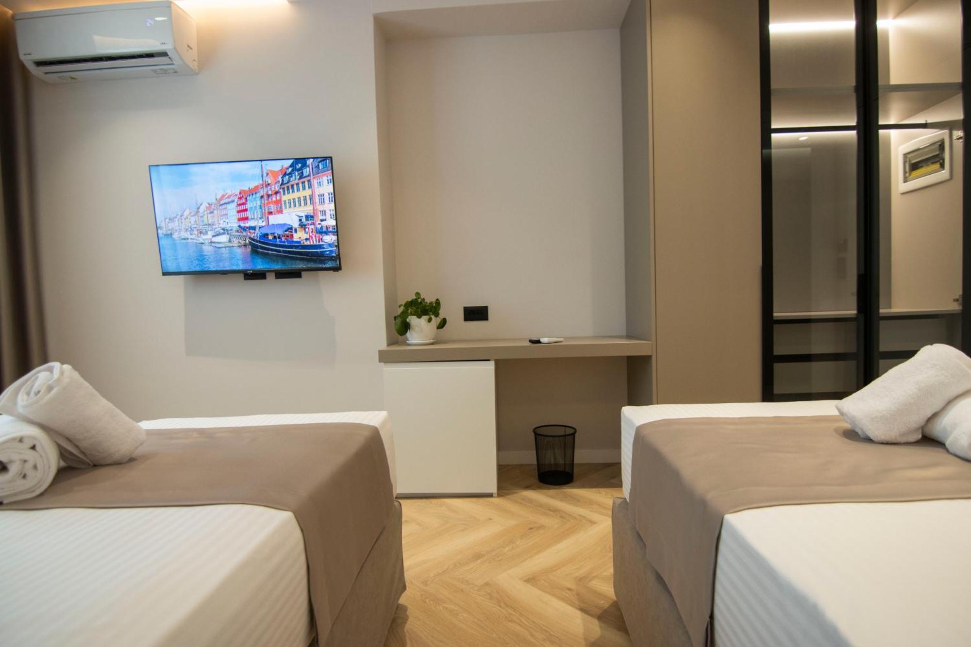 Mina Luxury Rooms Tirana Esterno foto